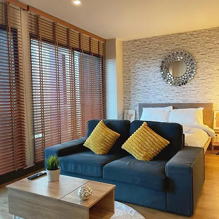 Luxury Condo Skywalk Bts Thonglor Pool Gym And Netflix